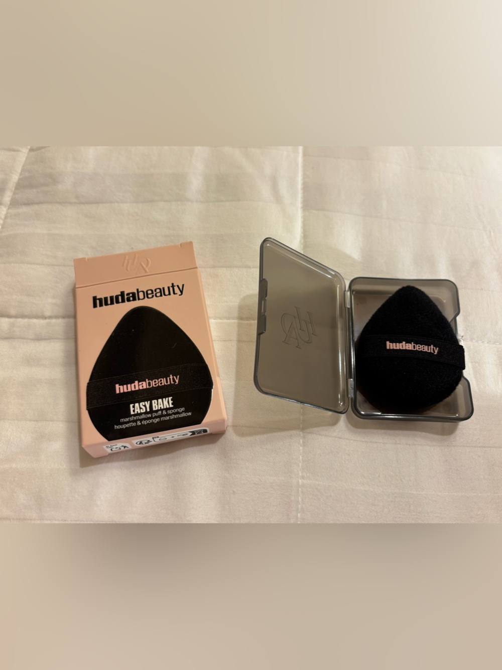 HUDA BEAUTY Easy Bake Marshmallow Puff & Sponge - Soft Pink & Black - Picture 5 of 5